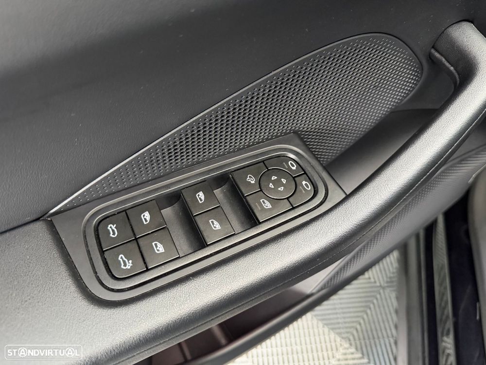 Porsche Macan Electric 4 - 22