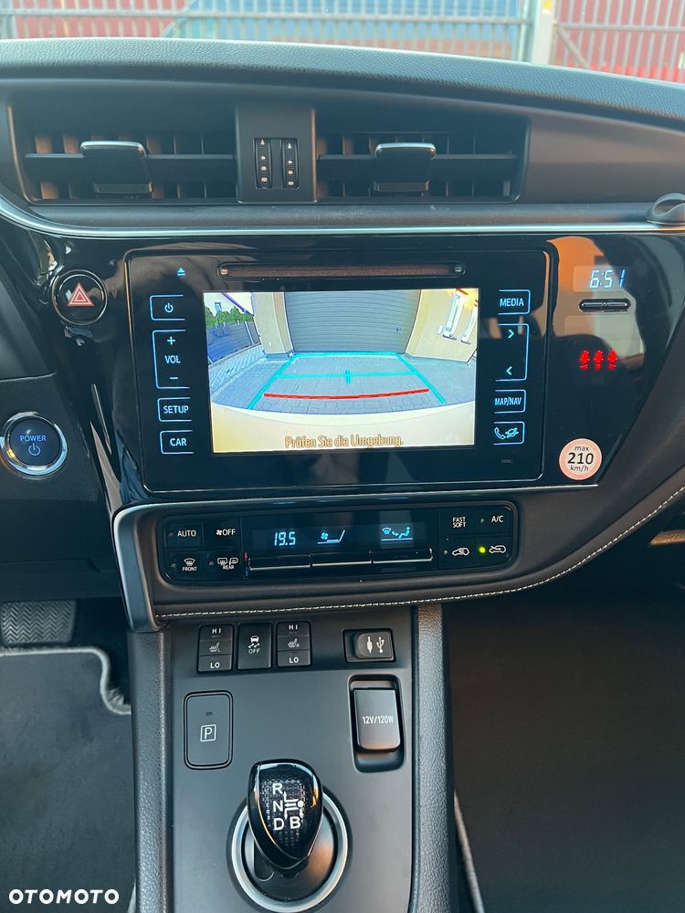 Toyota Auris 1.8 HSD Sol - 29