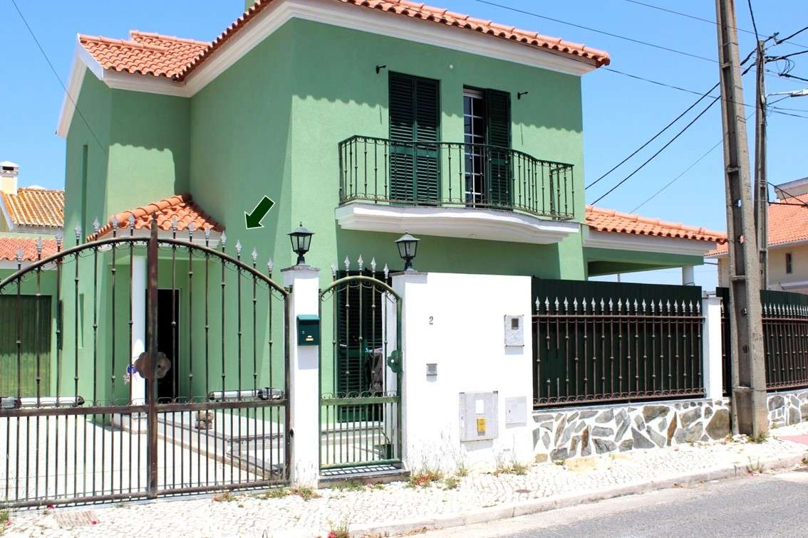Moradia de Gaveto / 5 Assoalhadas / Charneca da Caparica - Grande imagem: 3/53