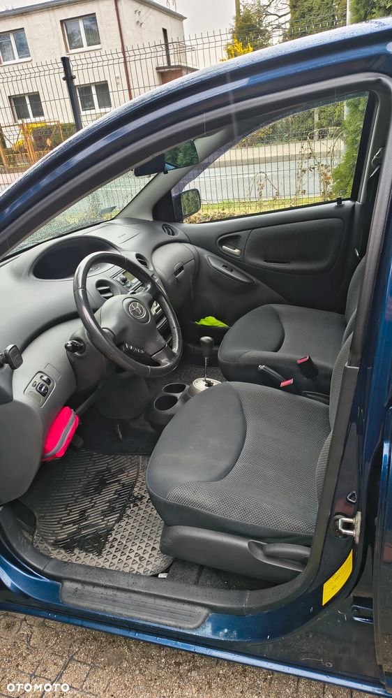 Toyota Yaris - 11