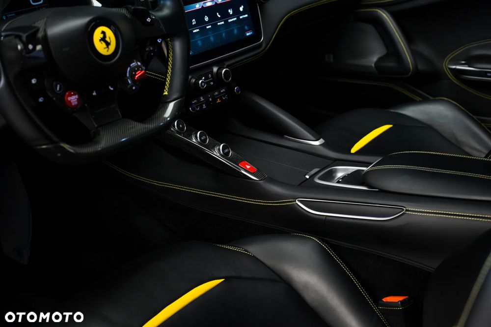 Ferrari GTC4Lusso - 19