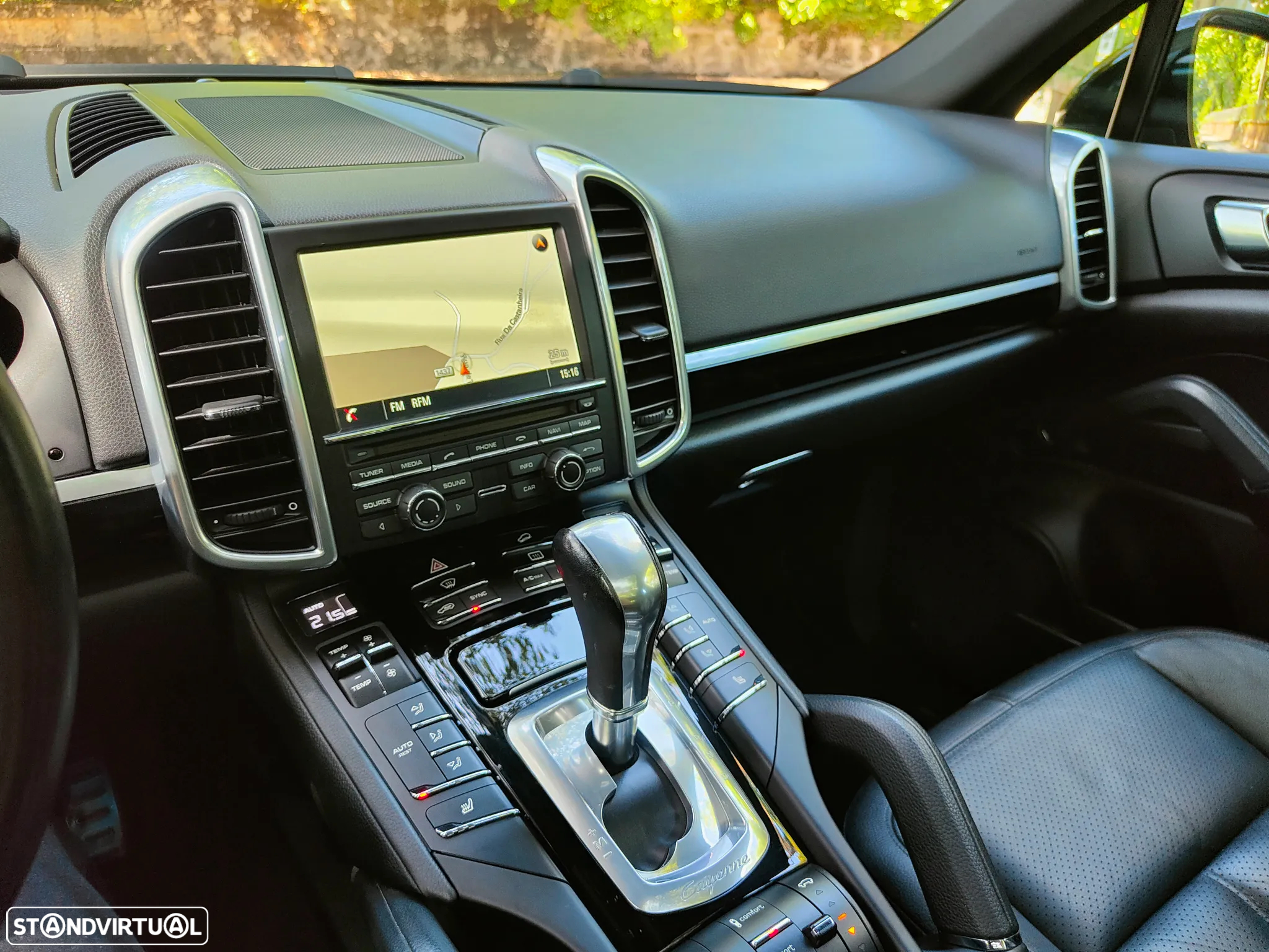 Porsche Cayenne S Hybrid - 12