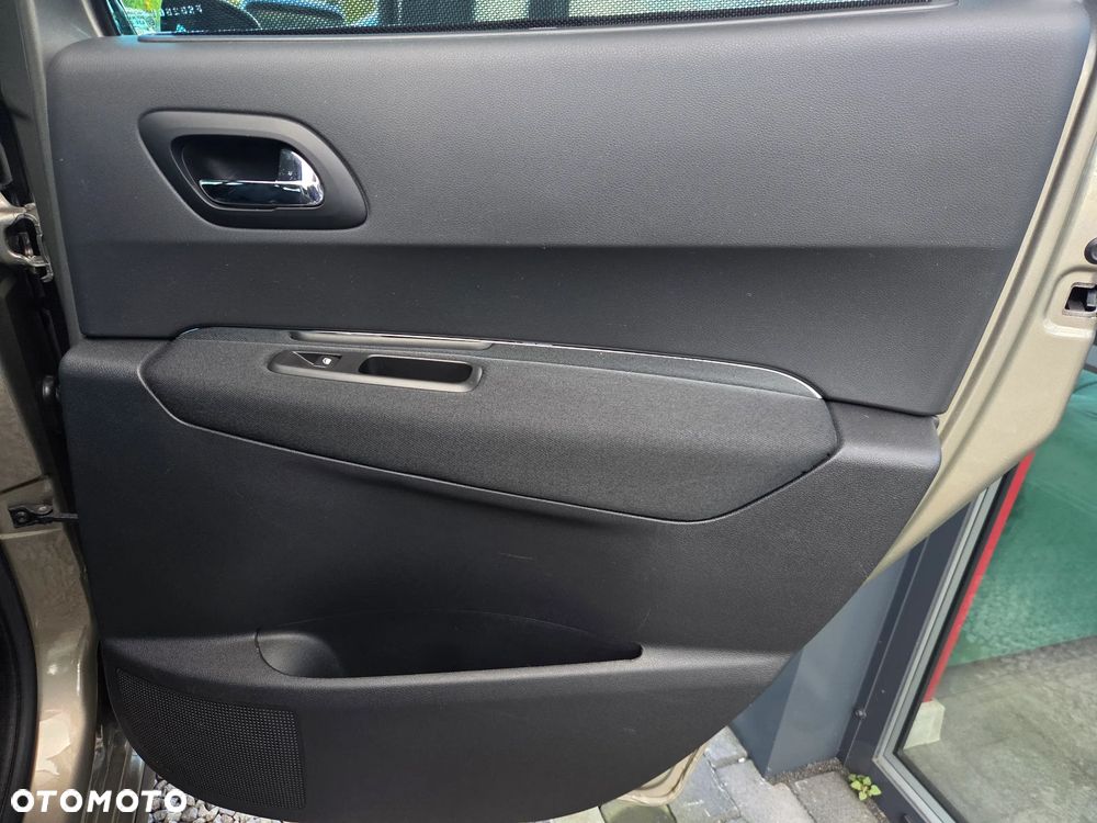 Peugeot 3008 HDi 115 Active - 13