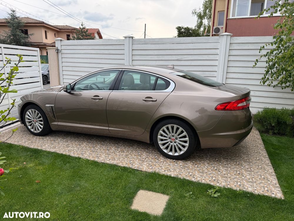 Jaguar XF 2.2 - 13