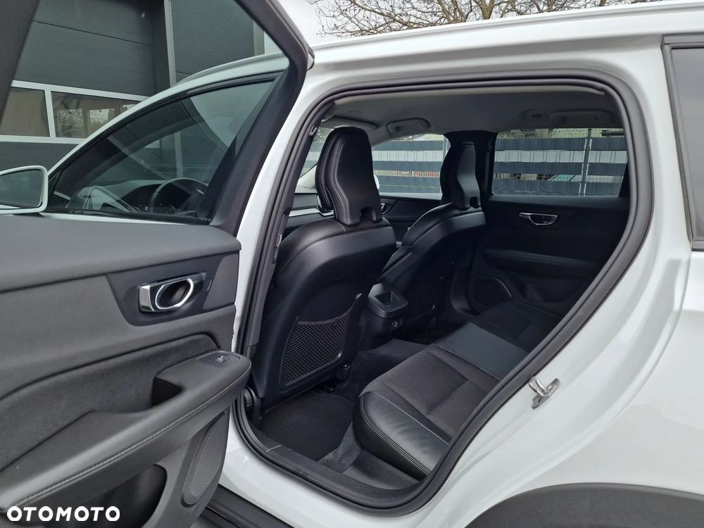 Volvo V60 Cross Country D4 AWD Geartronic - 27