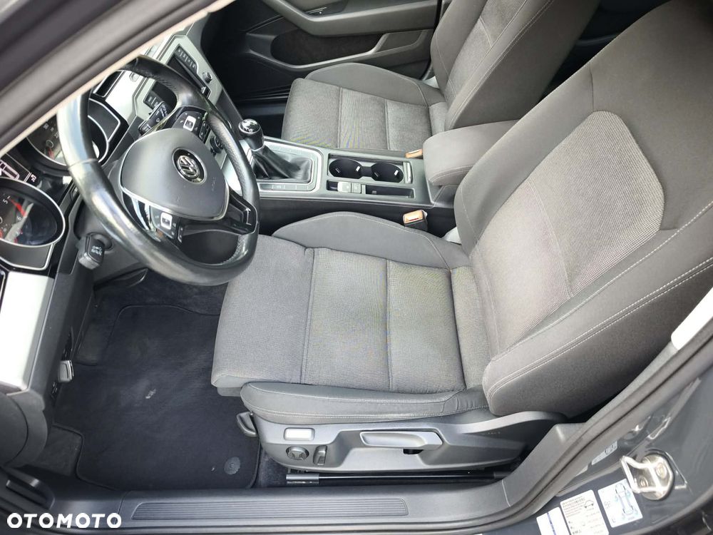 Volkswagen Passat 2.0 TDI SCR Trendline - 6