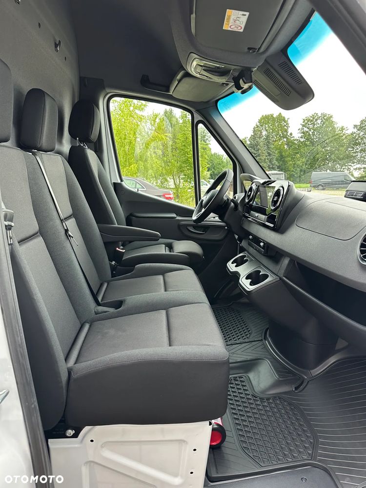Mercedes-Benz Sprinter - 11