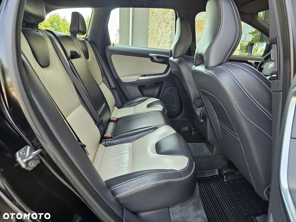 Volvo XC 60 D4 Momentum - 25