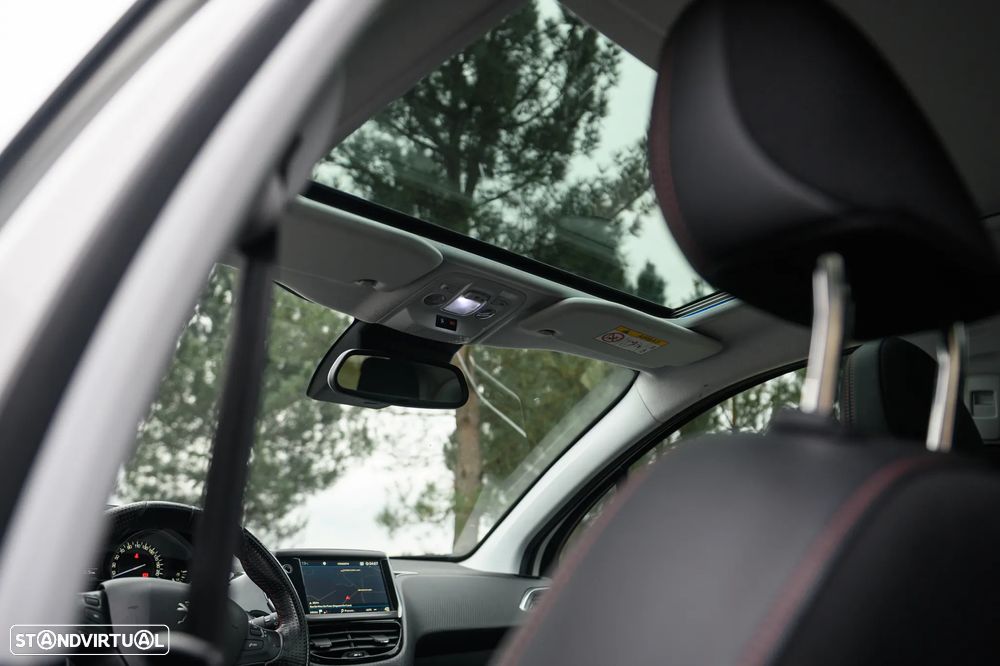 Peugeot 208 1.2 PureTech GT Line - 35