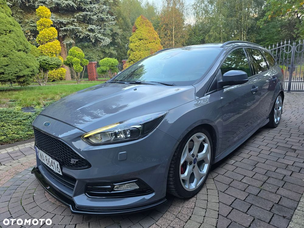 Ford Focus Turnier 2.0 EcoBoost ST mit Leder-Sport-Paket - 23