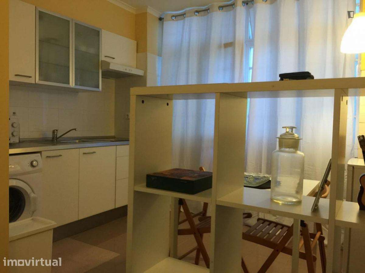 Apartamento com 1 quartos - localizado em Roma-Areeiro Lisbon - Grande imagem: 5/13