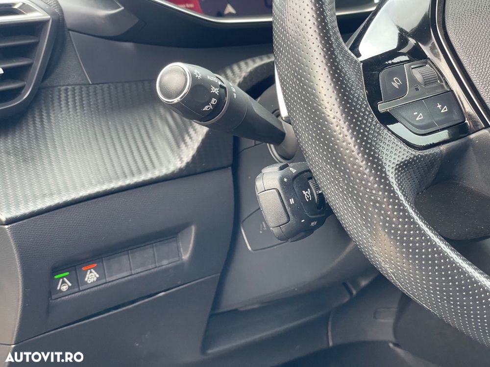 Peugeot 208 1.2 L PureTech STT EAT8 GT Line - 16