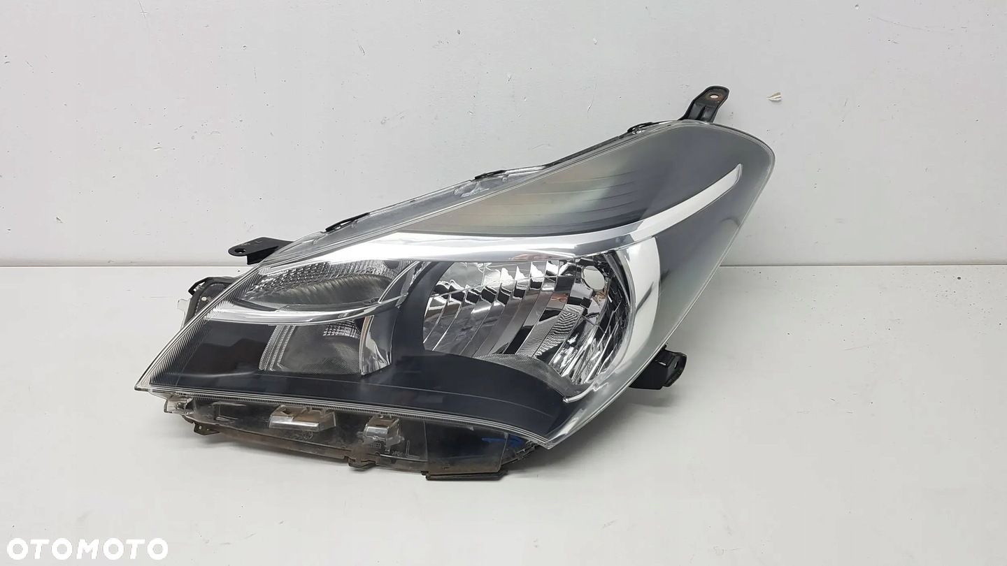 Toyota Yaris III Lift 14- Lampa Przód Lewa EU - 1