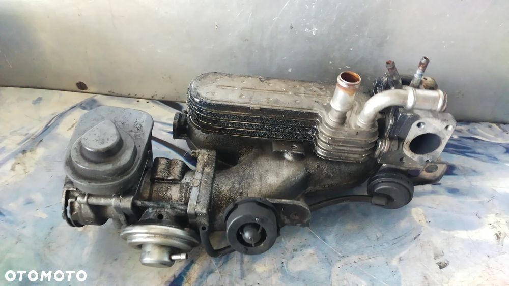 KOLEKTOR SSĄCY VW 038129713 - 1