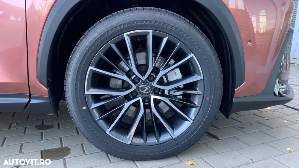 Lexus Seria NX 450h+ AWD CVT PHEV Luxury - 36