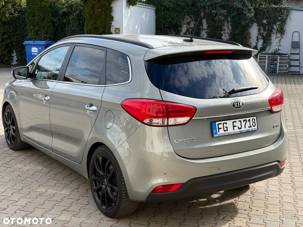 Kia Carens - 8