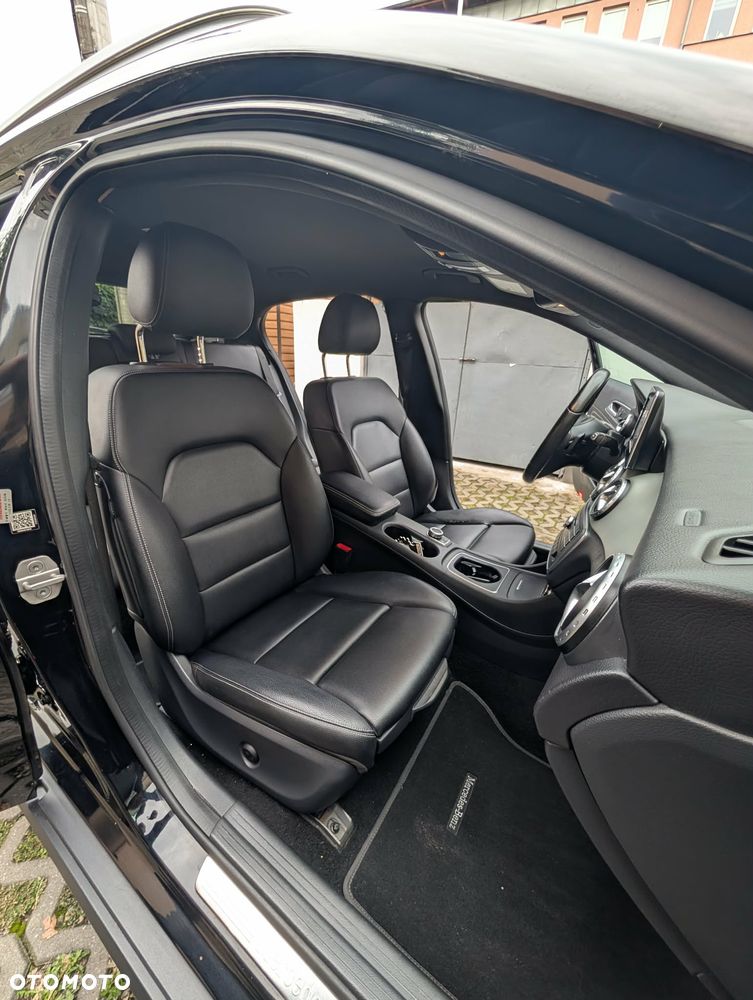 Mercedes-Benz GLA 250 7G-DCT UrbanStyle Edition - 25