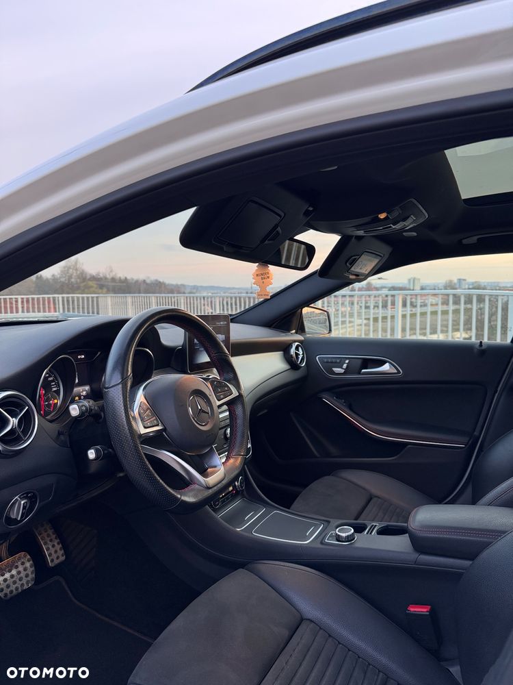 Mercedes-Benz GLA 220 4-Matic AMG Line - 13