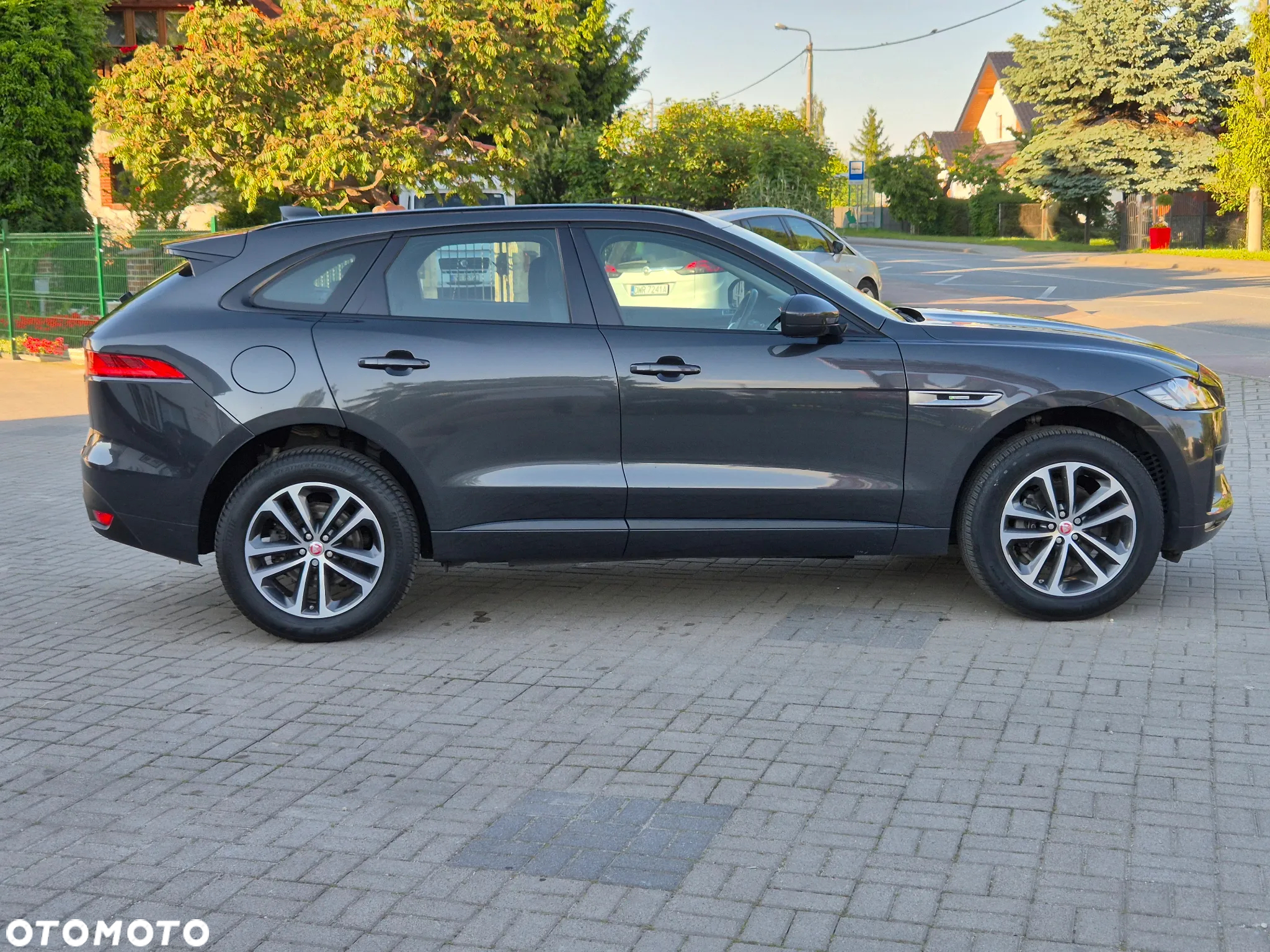 Jaguar F-Pace 2.0 i4D AWD R-Sport - 13