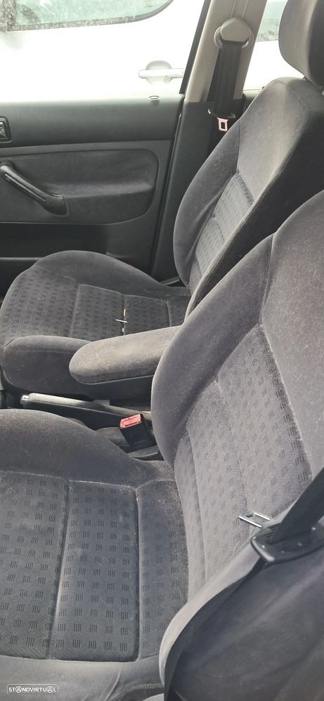 VW Golf 1.4i Confortline JE+AC - 9