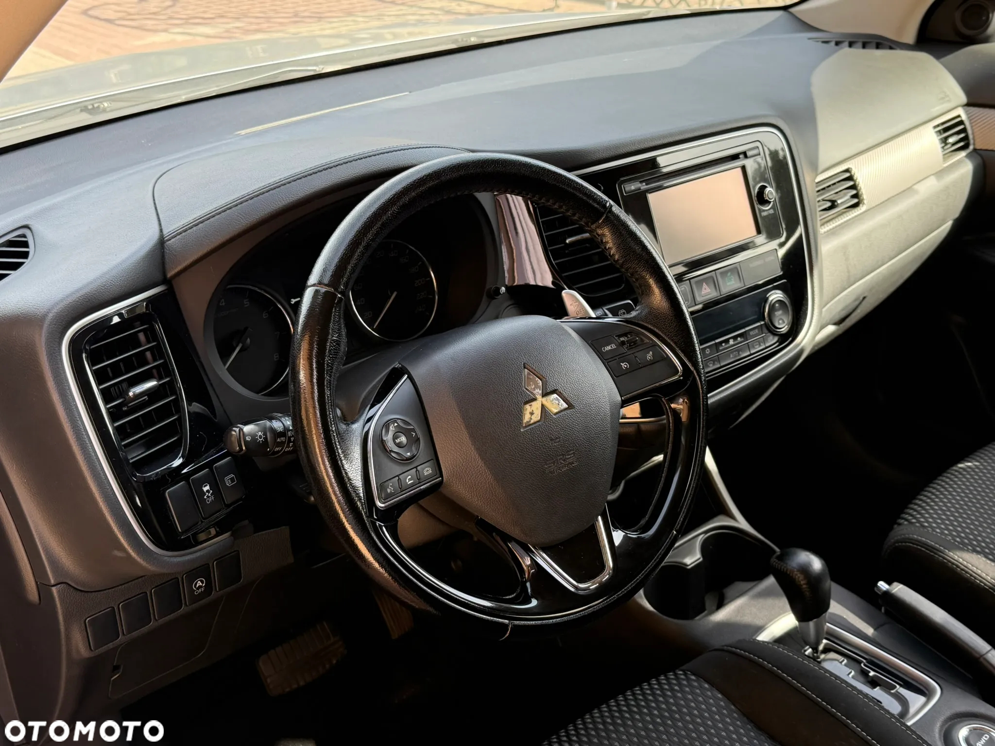Mitsubishi Outlander 2.0 Intense 4WD CVT - 11