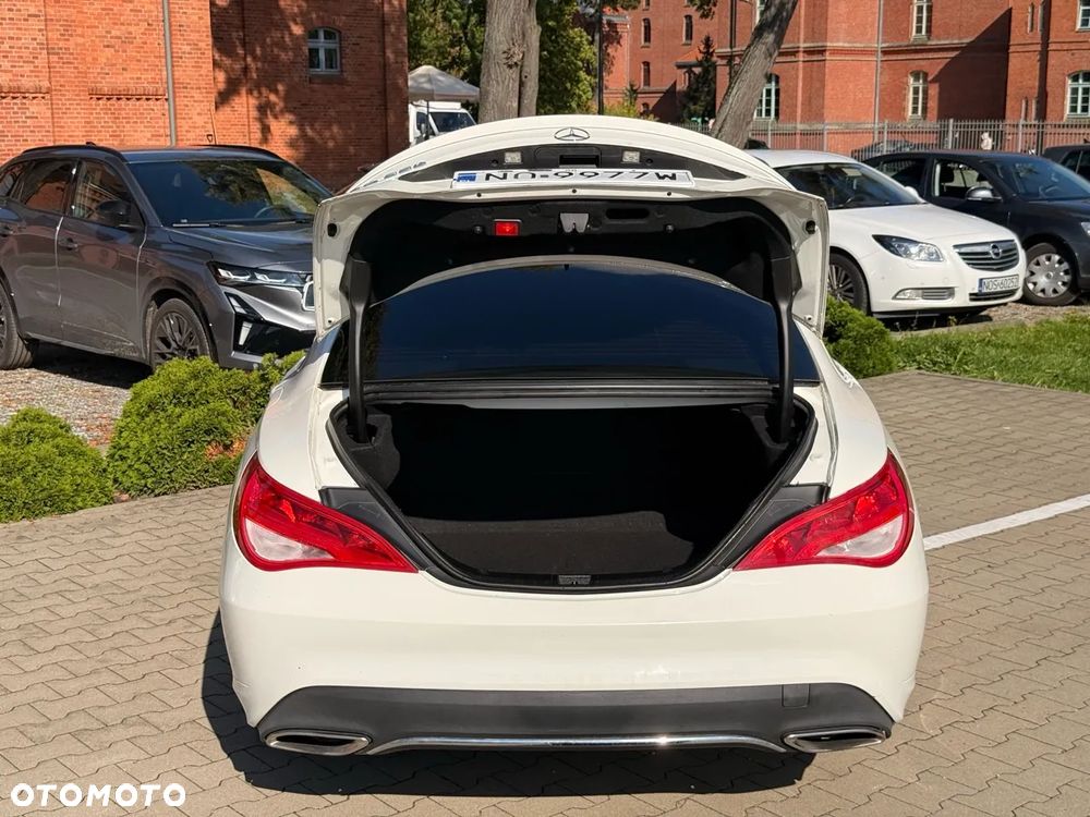 Mercedes-Benz CLA 250 7G-DCT Urban - 16