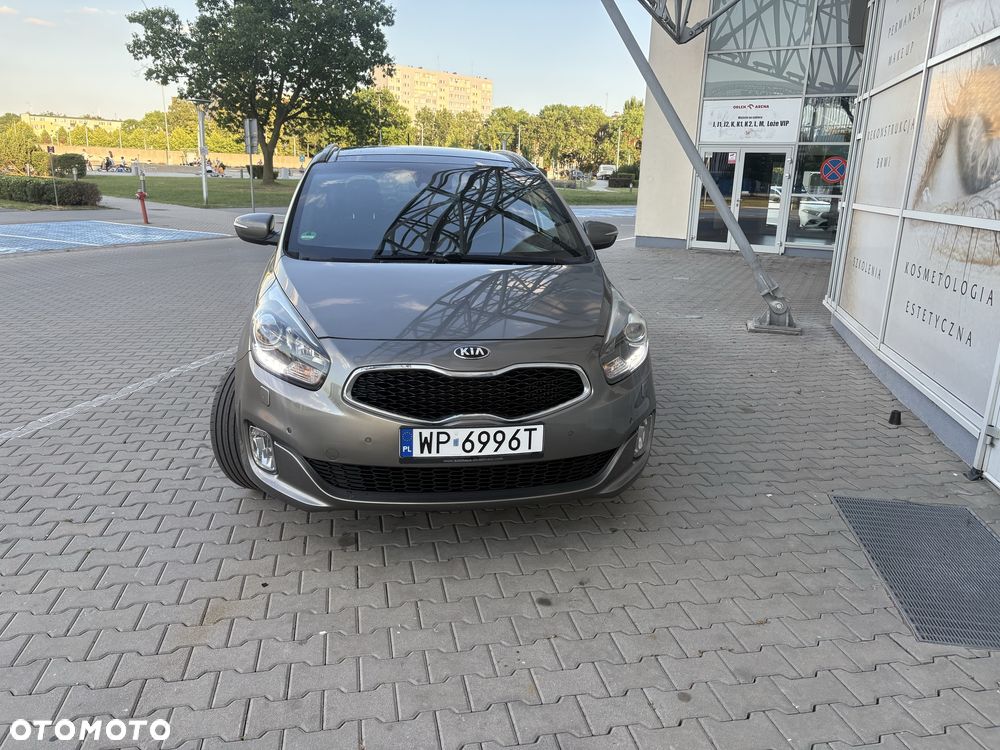 Kia Carens - 8