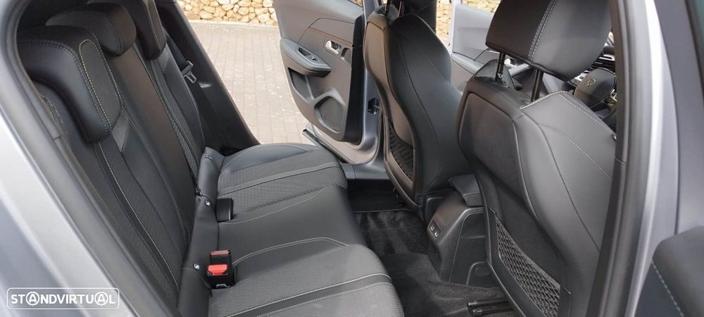 Peugeot e-2008 54 kWh GT - 15