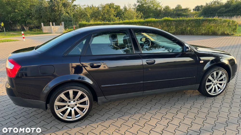 Audi A4 Limousine - 10