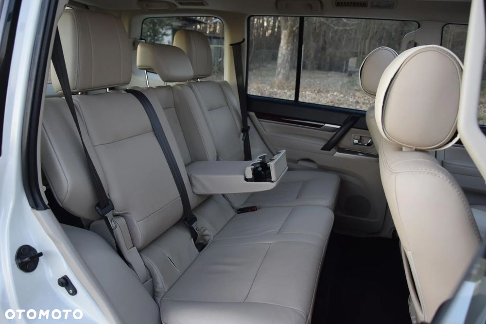 Mitsubishi Pajero - 14