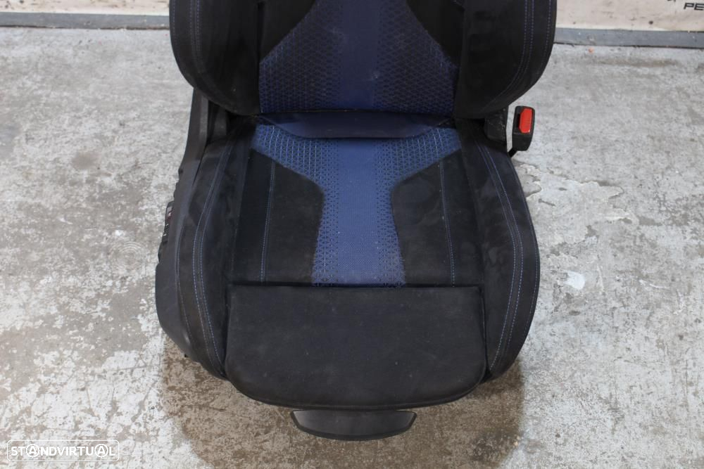 Bancos BMW Serie 1 F40 M135i em Tecido e Alcântara - 3
