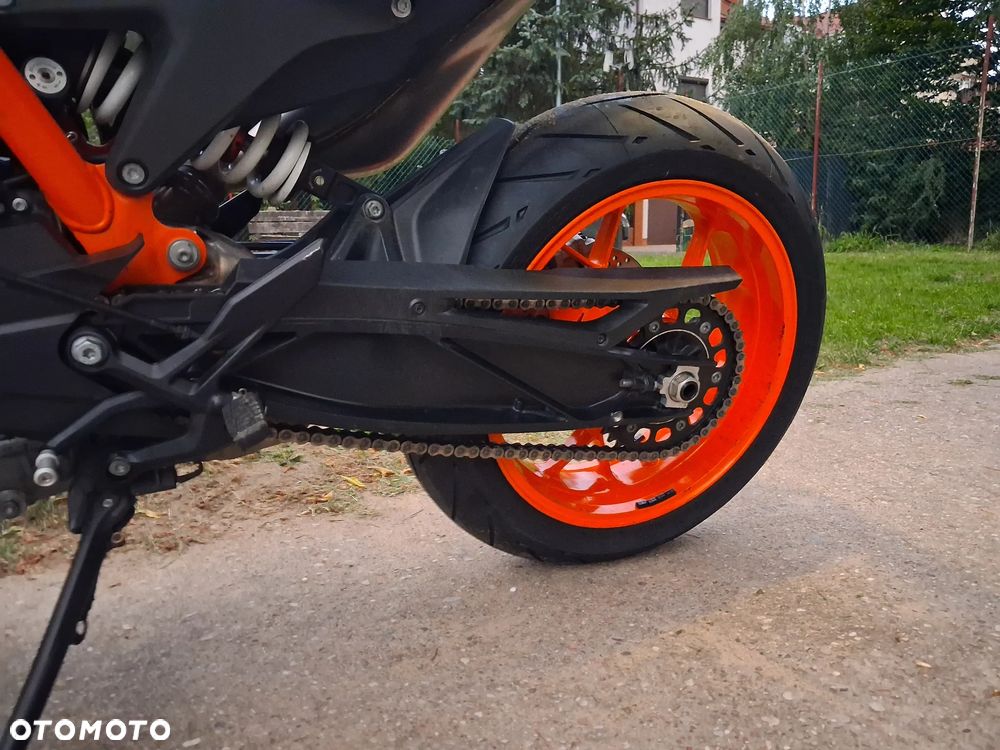 KTM DUKE 890 - 18