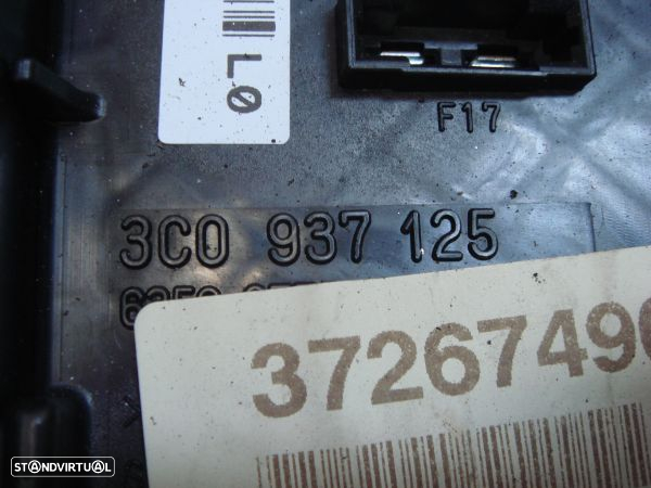 Caixa Dos Fusíveis Volkswagen Passat (3C2) - 3