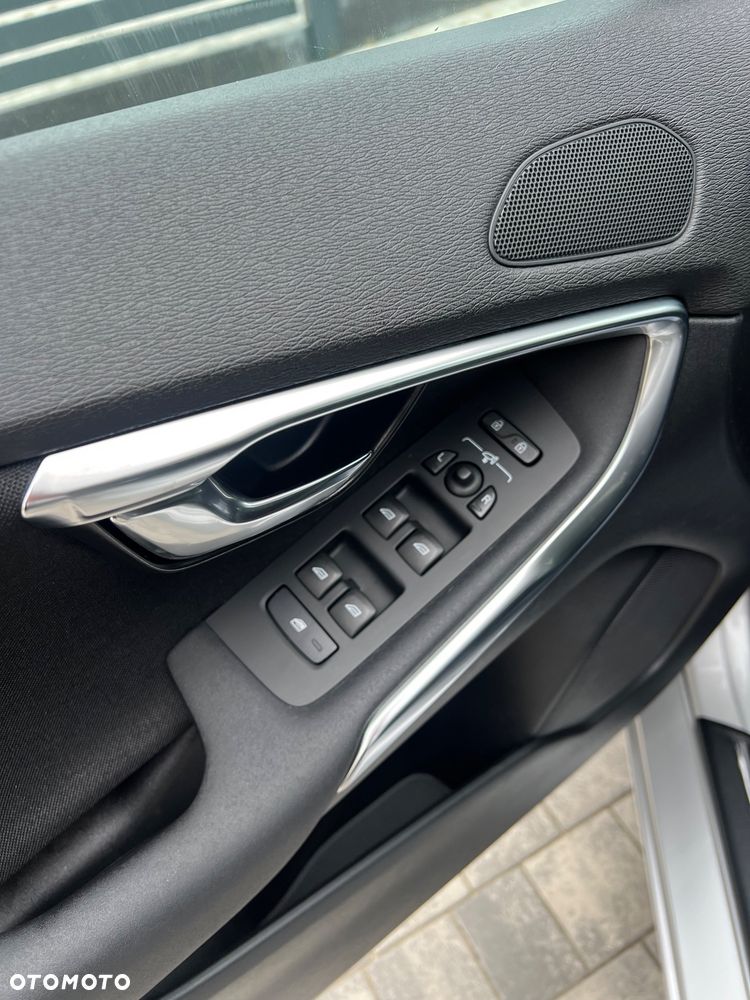 Volvo V40 D2 Drive-E Momentum - 23
