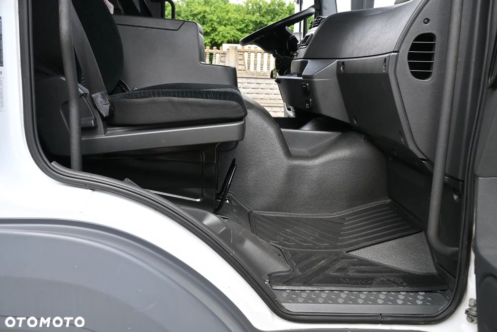 Mercedes-Benz Atego 1527 kontener 7,25 winda 2 T klima kamery - 18