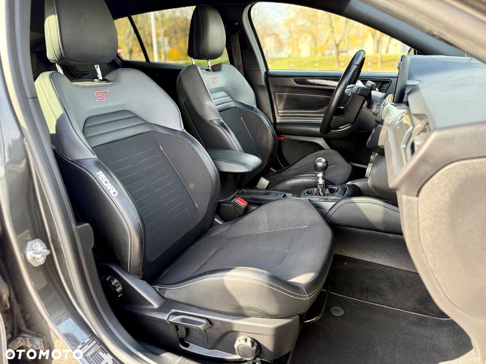 Ford Focus SW 2.0 EcoBlue ST - 17