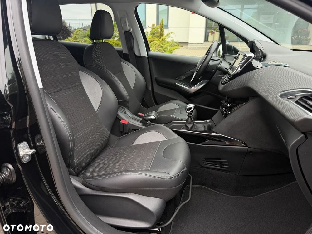 Peugeot 2008 1.2 PureTech Allure S&S - 31