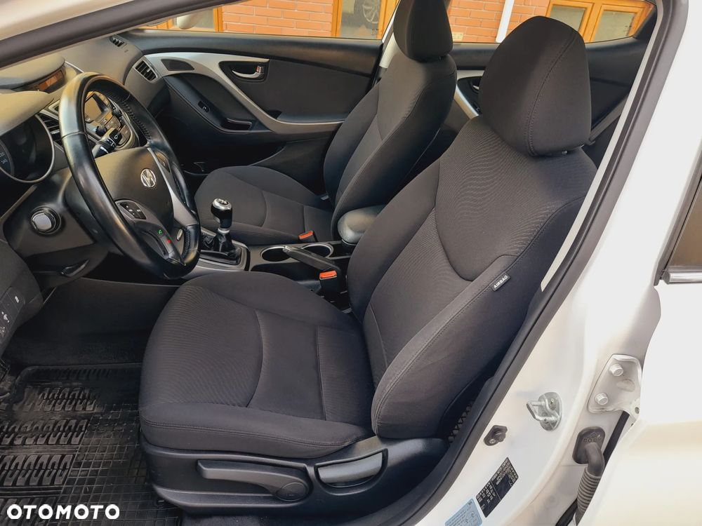 Hyundai Elantra 1.6 Comfort - 8
