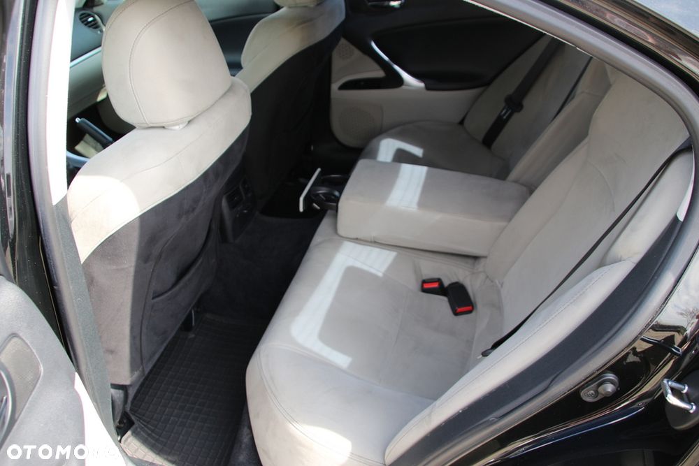 Lexus IS 200d - 16