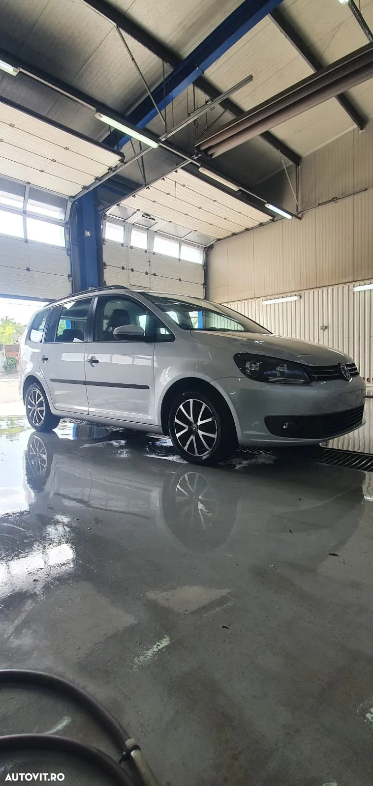 Volkswagen Touran 1.6 TDI Comfortline - 4