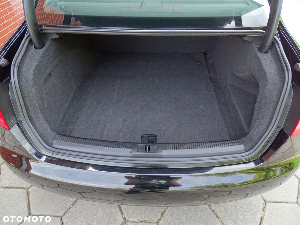 Audi A4 Limousine 2.0 TDI DPF multitronic S line Sportpaket - 11