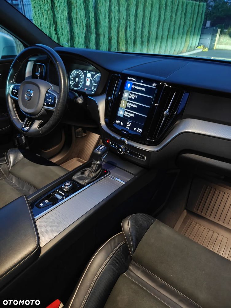 Volvo XC 60 D4 AWD R-Design - 17