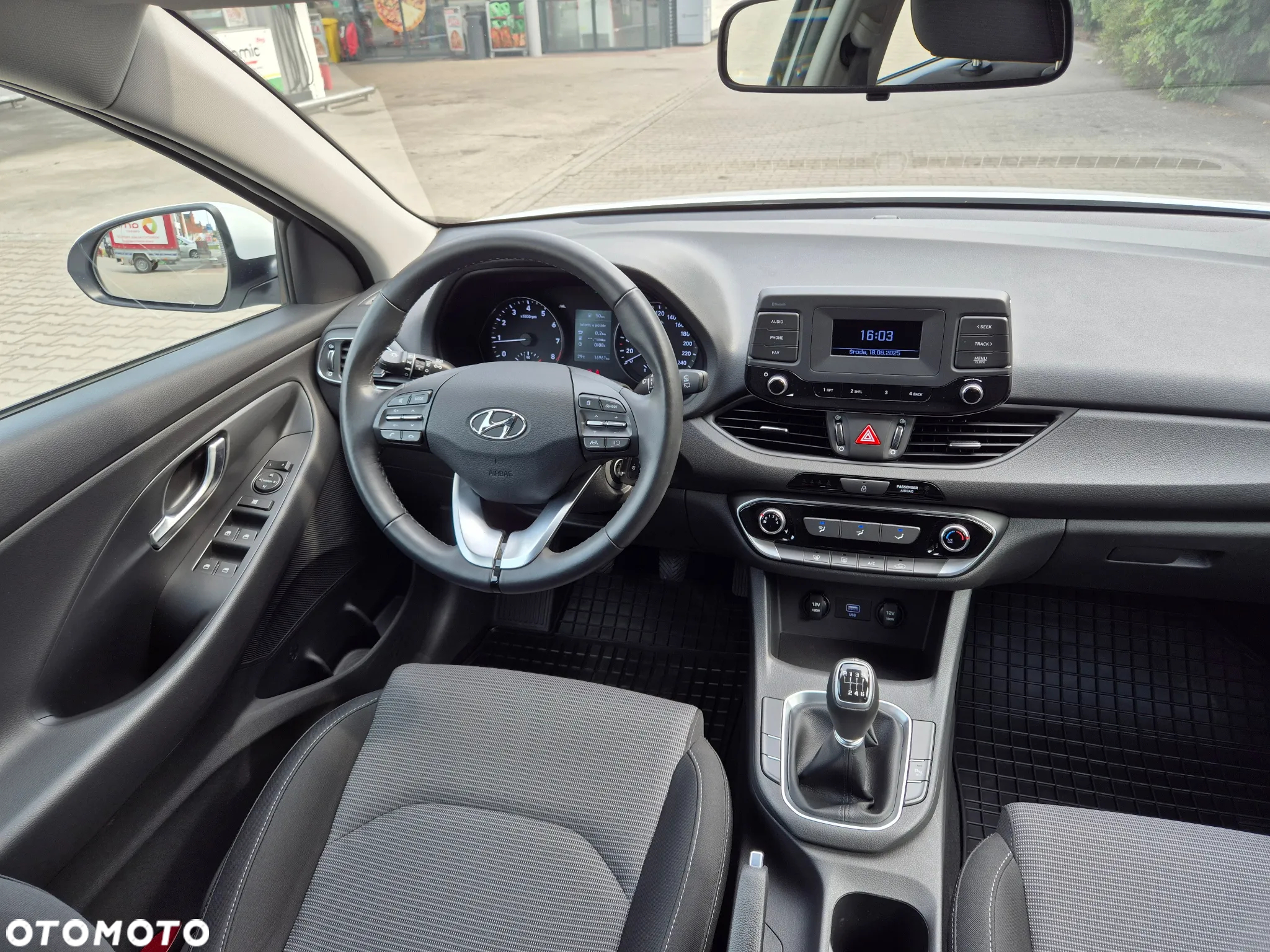Hyundai i30 1.5 DPI Classic + - 16