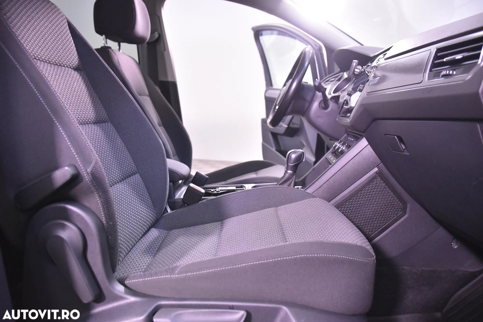 Volkswagen Touran - 11