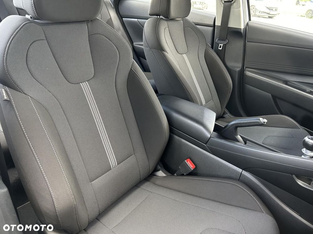 Hyundai Elantra - 19