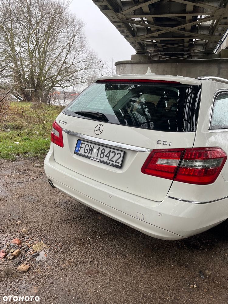 Mercedes-Benz Klasa E 200 CGI BlueEFFICIENCY Automatik - 4