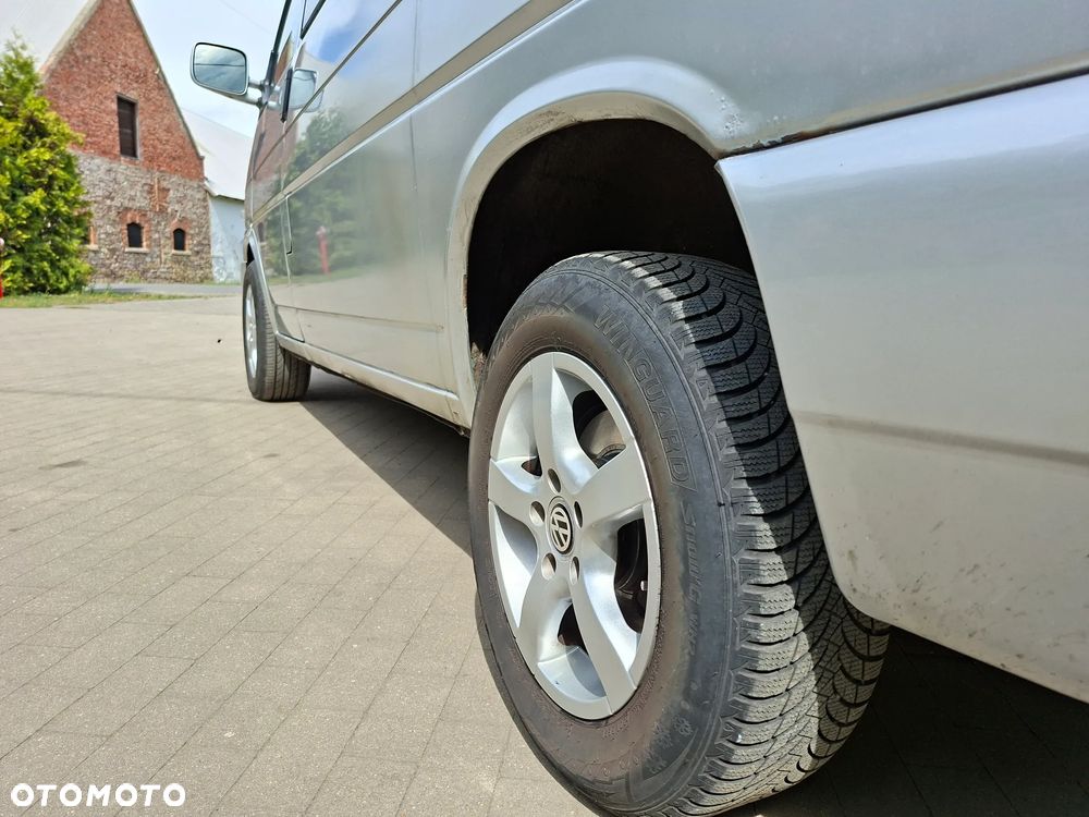 Volkswagen Multivan - 24