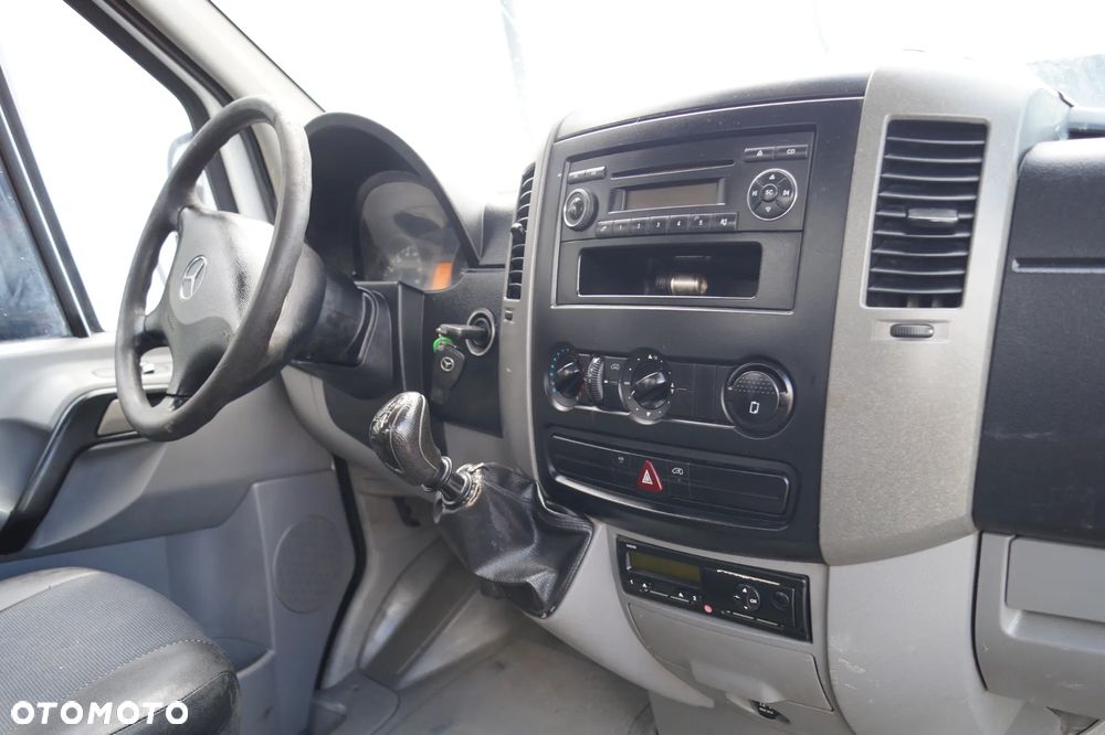 Mercedes-Benz Sprinter - 22