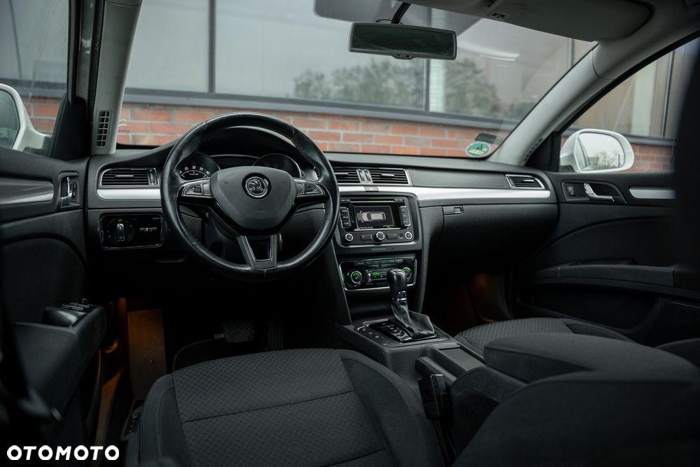 Skoda Superb 2.0 TDI DSG Active - 28