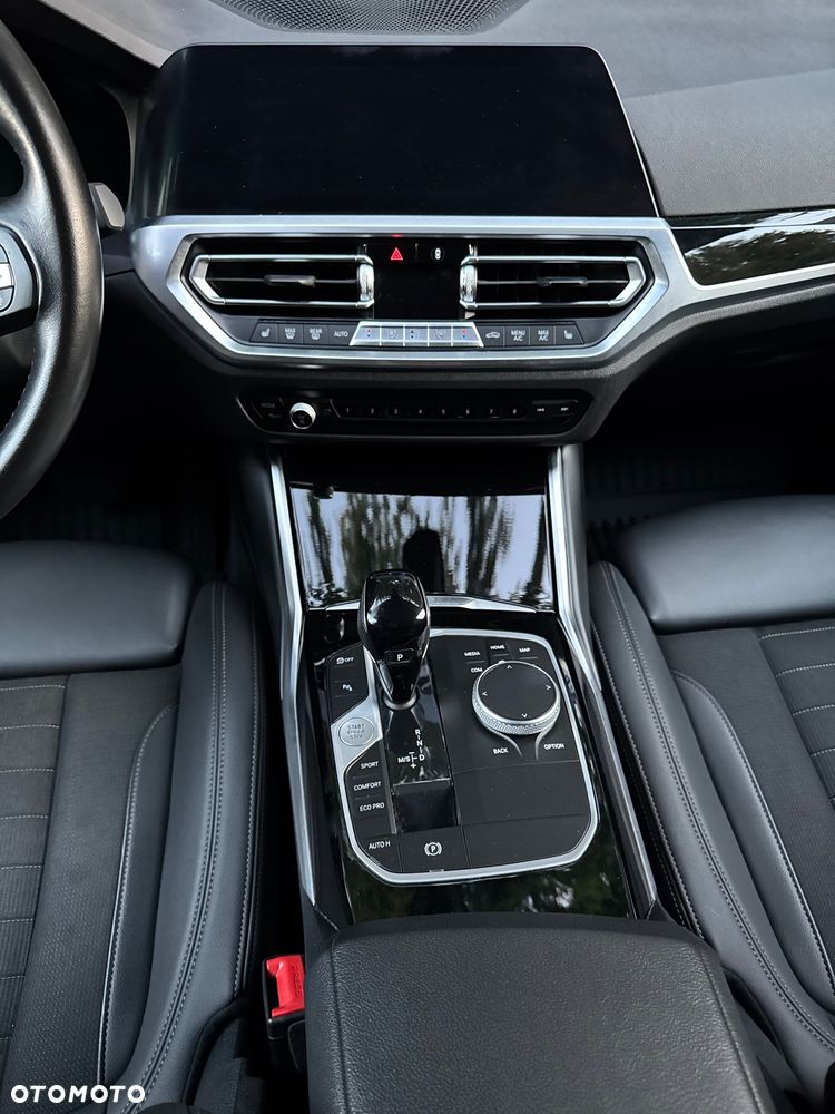 BMW Seria 3 320d Sport Line - 18